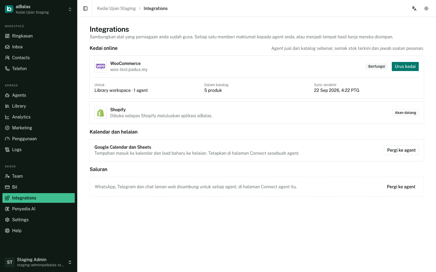 Halaman Integrations dengan kedai WooCommerce disambung dan Shopify menunggu kelulusan.